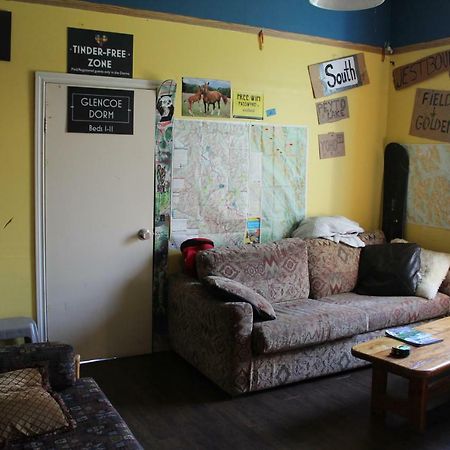 Kicking Horse Backpacker Hostel Golden Exteriör bild