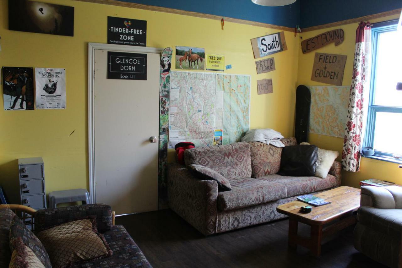Kicking Horse Backpacker Hostel Golden Exteriör bild